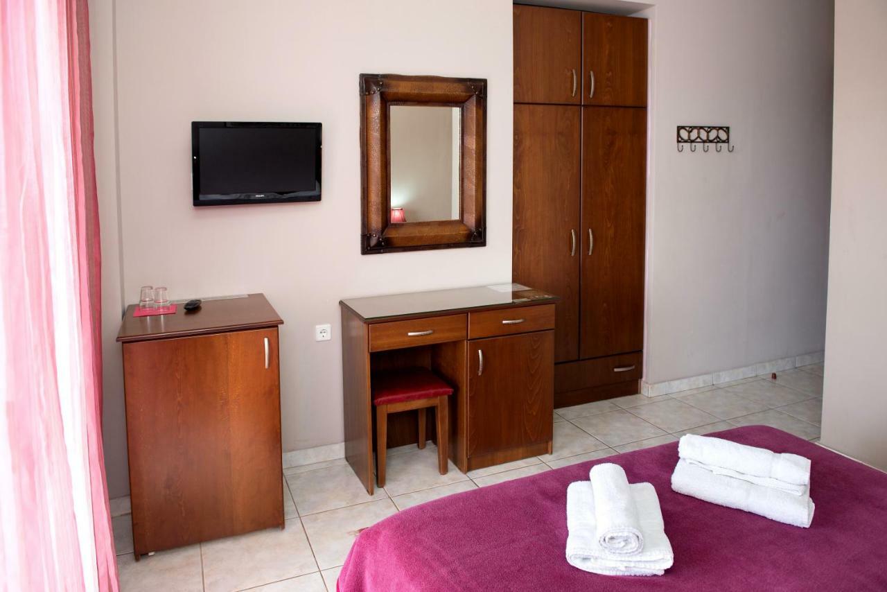 Hotel Philippion Káto Loutrákion エクステリア 写真